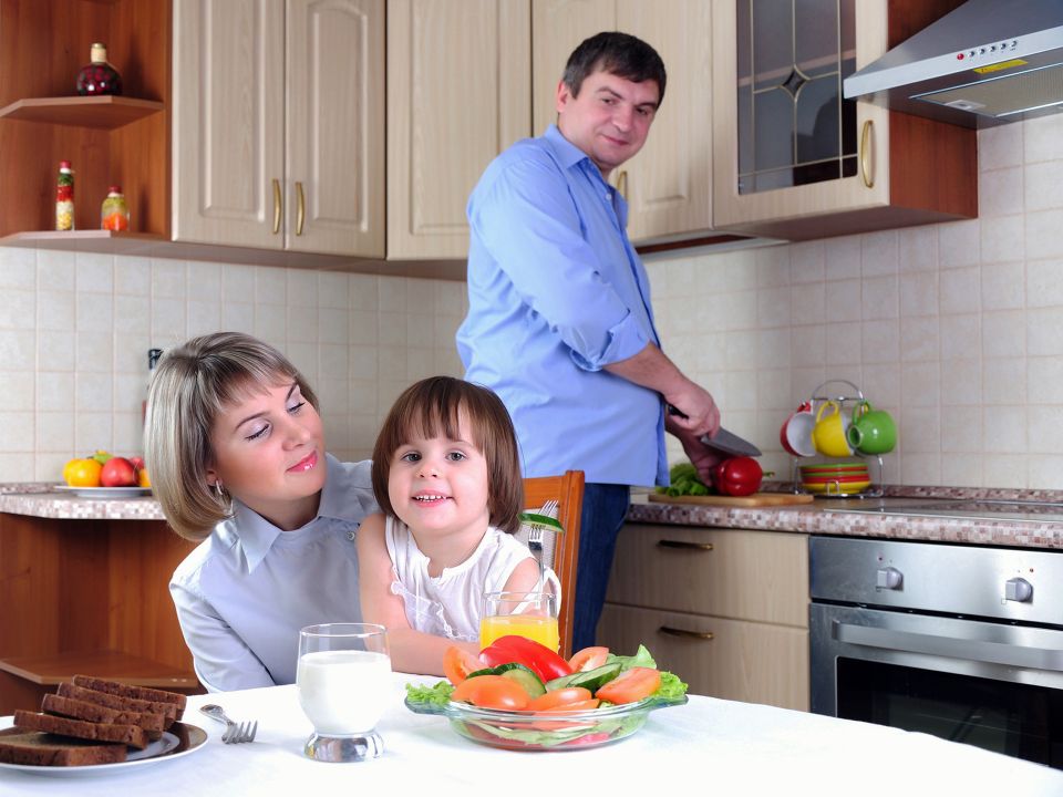 cranky kids in a dinner dealing with them made a bit easy