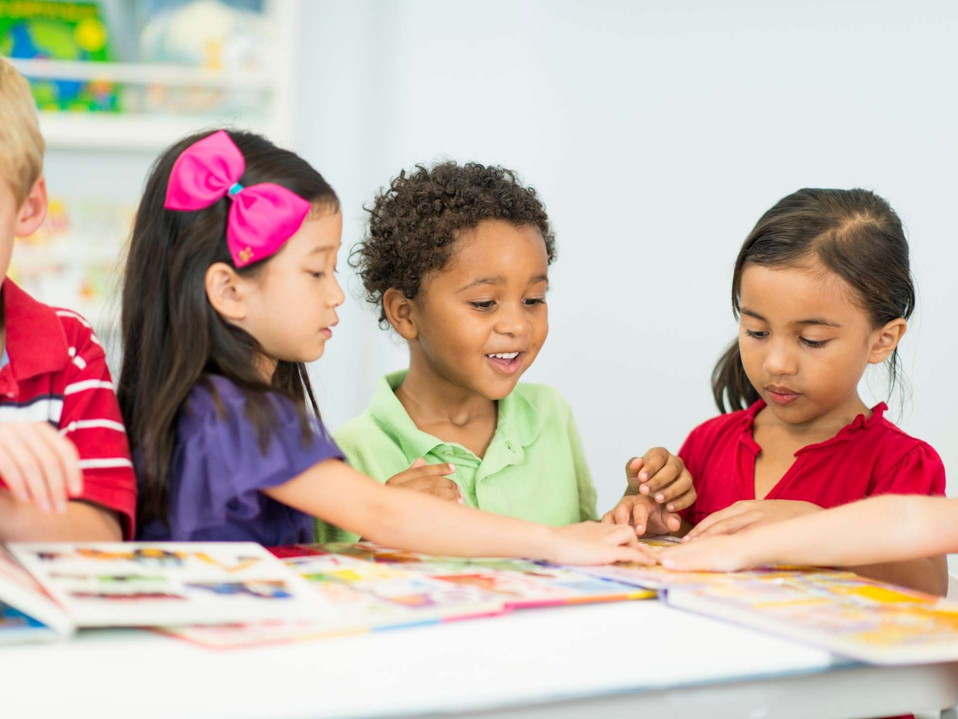 Learn while you play - Fun games for your toddler !
